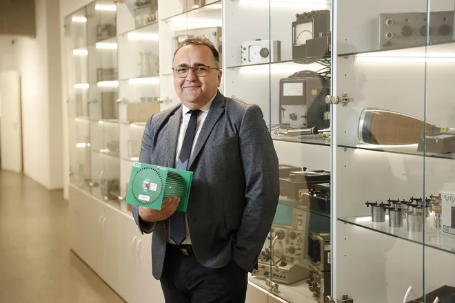 V SIQ so razvili merilo za merjenje električnega toka do zelo zelo visokih frekvenc, s čimer se bo podjetje še bolj utrdilo kot vodilno v meroslovju na tem področju, pravi Matjaž Lindič. FOTO: Leon Vidic/Delo