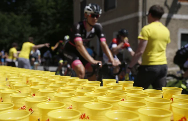 Na Maratonu Franja BTC City je za okrepčila zelo dobro poskrbljeno, vendar je tam lahko na voljo hrana in pijača, ki je niste vajeni, in vam morda ne bo všeč. FOTO: Blaž Samec