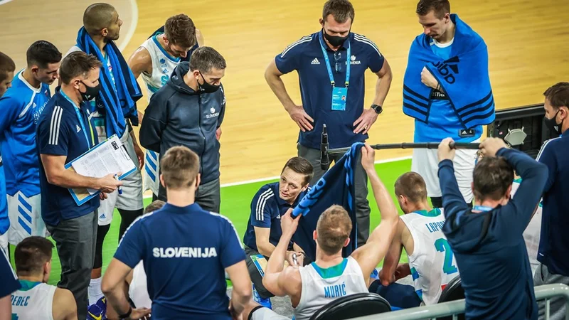 Fotografija: Evropske prvake v košarki pod taktirko selektorja Aleksandra Sekulića prihodnji mesece čakajo kvalifikacije za uvrstitev na olimpijski turnir v Tokio. FOTO: Fiba