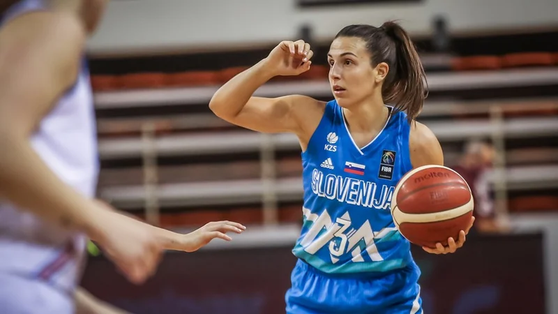 Fotografija: Teja Oblak je popeljala Slovenijo do zanesljive zmage. FOTO: FIBA