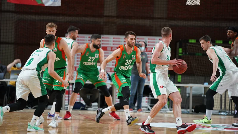 Fotografija: Krka je po velikem preobratu v zadnji minuti izločila Cedevito Olimpijo z 82:80. FOTO: Cedevita Olimpija