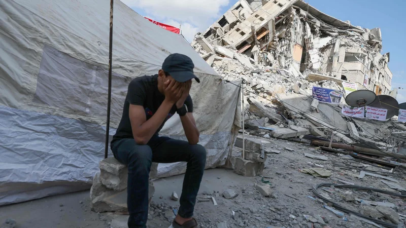 Izrael in palestinsko gibanje Hamas sta se v četrtek zvečer po 11 dneh spopadov, ki so zahtevali več kot 250 življenj, dogovorila o prekinitvi ognja. FOTO: Mohammed Abed/AFP