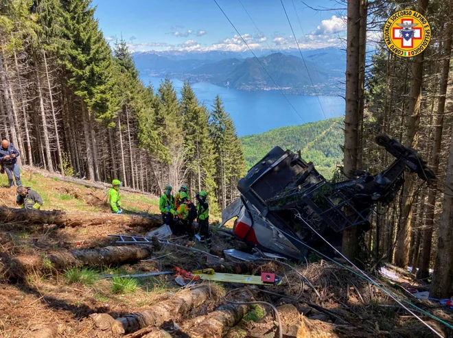 Kabino je pred padcem do končne postaje ločilo le še okoli 300 metrov. FOTO: AFP