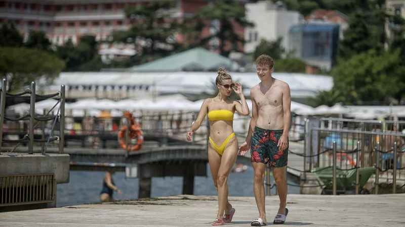 Fotografija: Turistična panoga pričakuje, da bo tudi v letošnji sezoni večina gostov domačih. Foto Blaž Samec