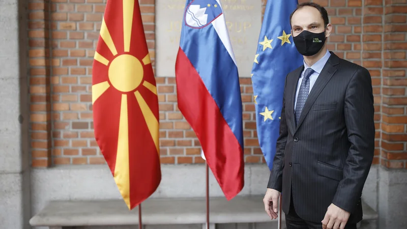 Fotografija: Slovenski zunanji minister Anže Logar meni, da dvostranska vprašanja ne bi smela biti vzrok za stalne blokade. FOTO: Blaž Samec/Delo
