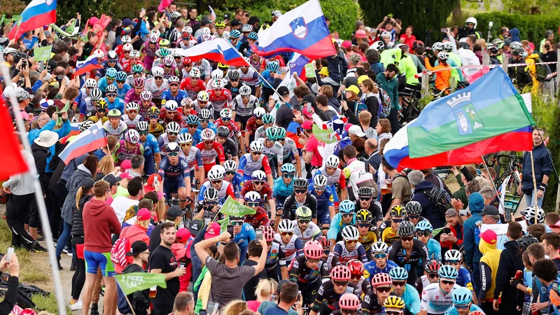 Fotografija: Gornje Cerovo, vzdušje kot v Alpah ali Dolomitih pred pandemijo. FOTO: Luca Bettini/AFP