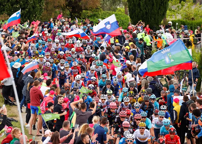 Gornje Cerovo, vzdušje kot v Alpah ali Dolomitih pred pandemijo. FOTO: Luca Bettini/AFP