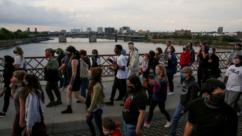 Fotografija: Gibanje Temnopolta življenja štejejo svoj vpliv seli na vso ameriško družbo in med zadnjimi zaostritvami na Bližnjem vzhodu so ponekod organizirali demonstracije proti Izraelu.
Foto Alisha Jucevic/Reuters