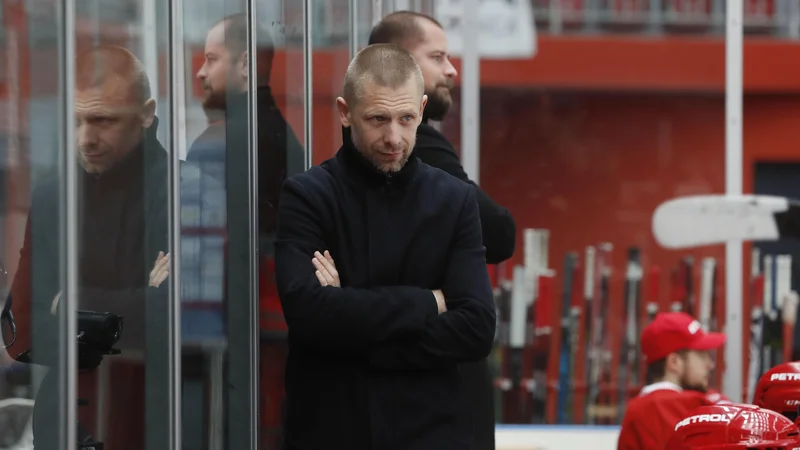 Fotografija: Mitja Šivic in SŽ Olimpijo sta si zadala visoke cilje, tekmovalno uspešnost v odprti avstrijski ligi (ICE) in dvigniti slovenski hokej na višjo raven. FOTO: Leon Vidic/Delo