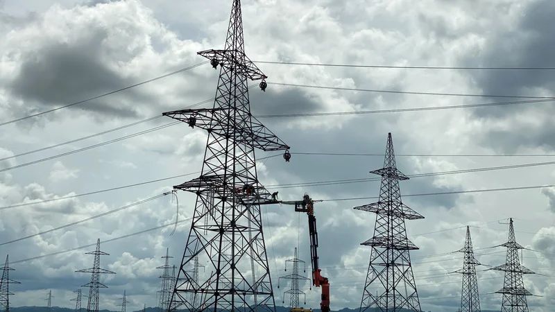 Fotografija: Zaključek vseh del je predviden marca 2022, ko bo daljnovod 2 x 400 kV Cirkovce–Pince pripravljen za poskusno obratovanje. FOTO: Arhiv Družbe Eles