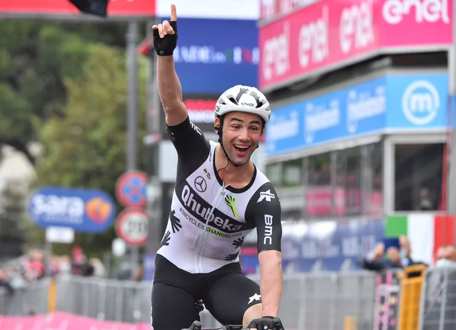 Belgijski kolesar Victor Campenaerts si bo za vedno zapomnil Goriška Brda, Novo Gorico in Gorico. Tu si je v 15. etapi Gira prikolesaril svojo prvo zmago na tritedenskih dirkah. FOTO: Jennifer Lorenzini/Reuters