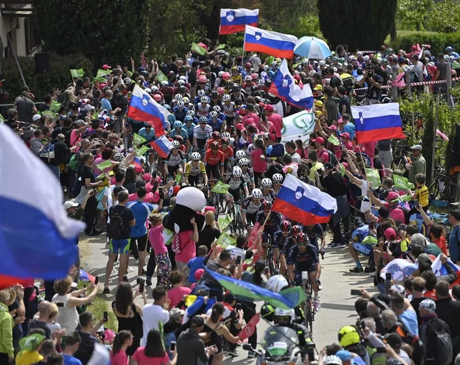 Giro d'Italia v Goriških Brdih. Gornje Cerovo. FOTO: Zaslonski posnetek, Twitter