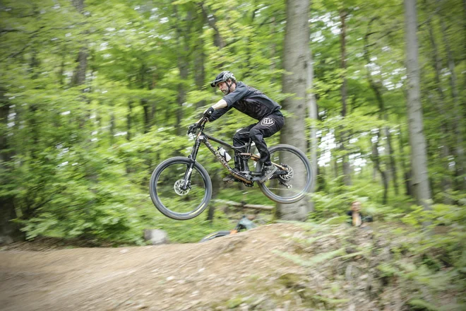 V kolesarskem parku na Golovcu je sedem urejenih poti, pripravljajo tudi tekme, denimo v okviru Slo Enduro for Fun, in sodelujejo pri festivalu Ljubljana MTB-vikend, ki bo septembra. FOTO: Uroš Hočevar/Delo