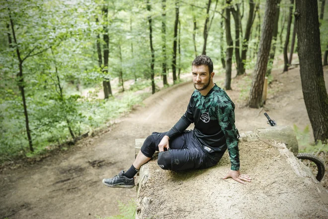 Življenje Tadej Tekavčiča se tudi profesionalno vse bolj vrti okoli njegovega najljubšega konjička. FOTO: Uroš Hočevar/Delo