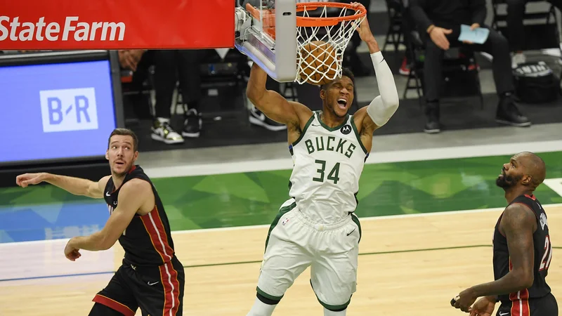 Fotografija: Giannis Antetokounmpo je bil premočen za Miami in Gorana Dragića. FOTO: Quinn Harris/AFP