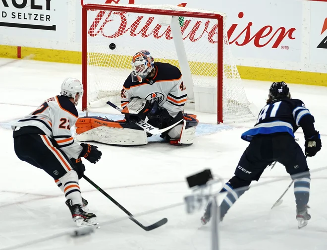 Kyle Connor je dosegel odločilni gol. FOTO: David Lipnowski/AFP
