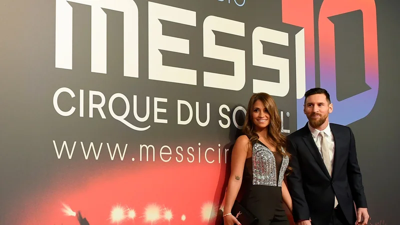 Lionel Messi in njegova soproga Antonella Roccuzzo. FOTO: Lluis Gene/AFP