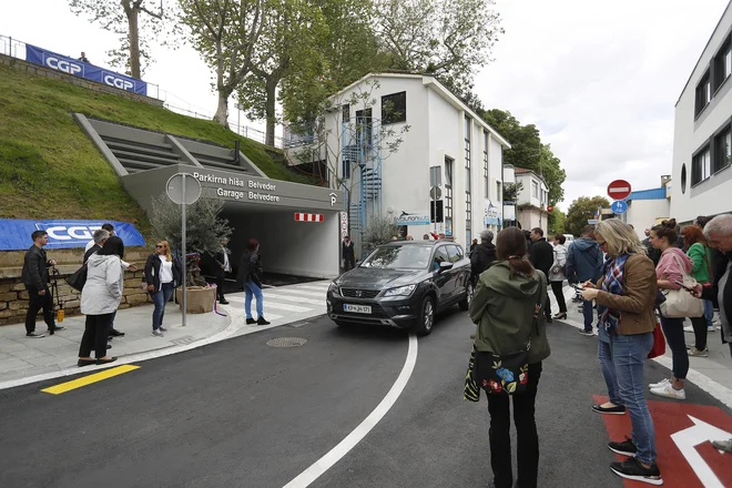 Podzemna garaža povezuje Muzejski trg s Kopališkim nabrežjem. Foto Leon Vidic