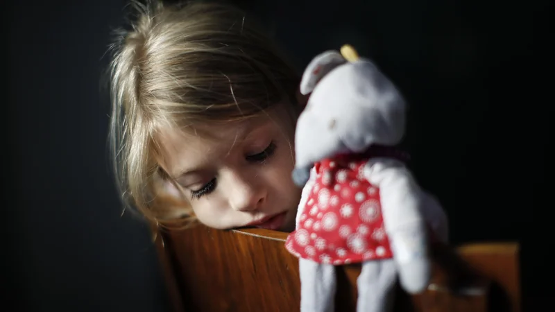 Fotografija: V našem delu se srečujemo z najstniki, ki se soočajo s hudimi stiskami, kar pa ne zajema samo otroke, ki so imeli težave že prej, ampak tudi predhodno dobro funkcionalne otroke in mladostnike. FOTO: Uroš Hočevar/Delo