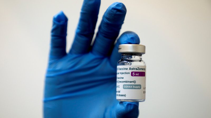 Fotografija: Evropske države bodo od AstraZenece do konca drugega četrtletja predvidoma prejele okoli 100 milijonov odmerkov vektorskega cepiva. Foto: Lim Huey Teng/Reuters