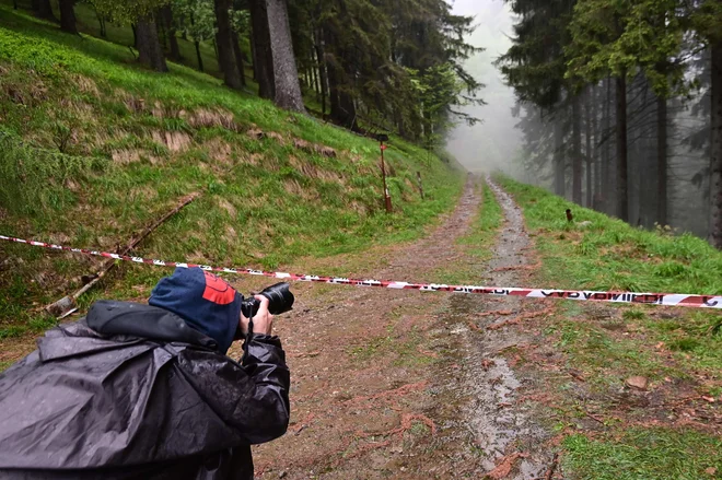 Državno tožilstvo je v torek zaseglo nadzorno kamero, ki je posnela nedeljsko dogajanje. FOTO: Miguel Medina/AFP