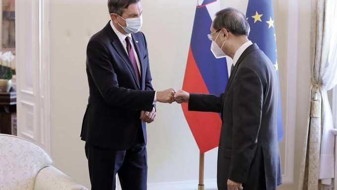 Fotografija: Predsednik Borut Pahor je sprejel Yang Jiechija, vodjo kabineta centralnega sveta za zunanjo politiko Ljudske republike Kitajske in člana političnega urada centralnega komiteja Komunistične partije Kitajske. FOTO: Daniel Novakovič/STA