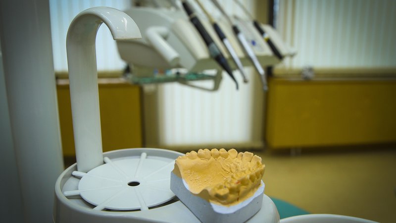 Fotografija: V ZD Celje programa ortodontije od 1. junija ne bodo mogli več zagotavljati. FOTO: Jože Suhadolnik/Delo