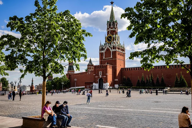 S cepivom sputnik V je cepljenih 15 milijonov Rusov, kar je malo več od deset odstotkov celotnega prebivalstva. Cepivu zaupa zgolj 40 odstotkov prebivalstva. FOTO: Dimitar Dilkoff/AFP