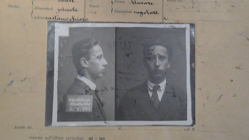 Fotografija: Dokumentacija o aretaciji 17-letnega Vladimirja Martelanca
FOTO: Arhiv Slovenije (fond Tržaške Kvesture)