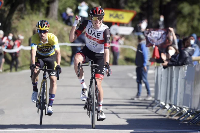 Tadej Pogačar je ugnal Primoža Rogliča v šprintu 3. etape dirke po Baskiji. FOTO: Facebook/Itzulia Basque Country