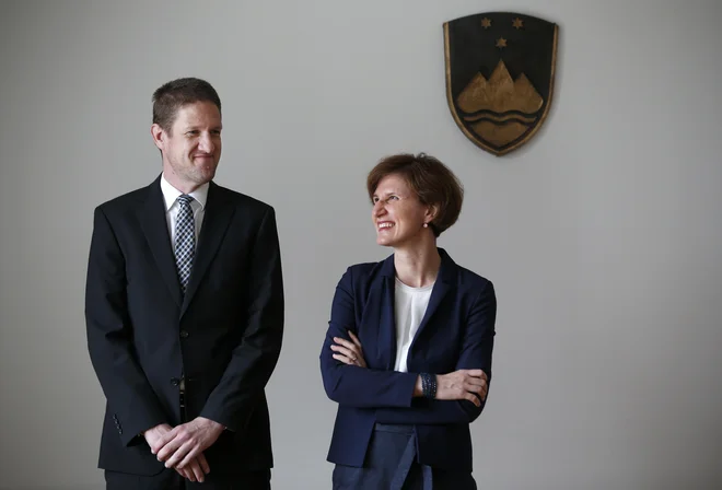 Tožilca Matej Oštir in Tanja Frank Eler sta razkrila, kaj razmišljata po včerajšnjem sklepu vlade o ustavitvi postopka. FOTO: Matej Družnik