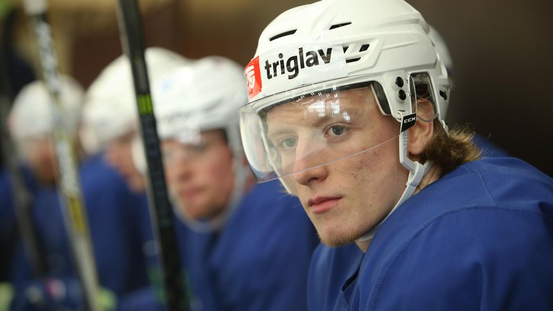 Fotografija: Jan Drozg vadi za ključno sezono svoje kariere, upa tudi na reprezentančni hokej. FOTO: Jure Eržen