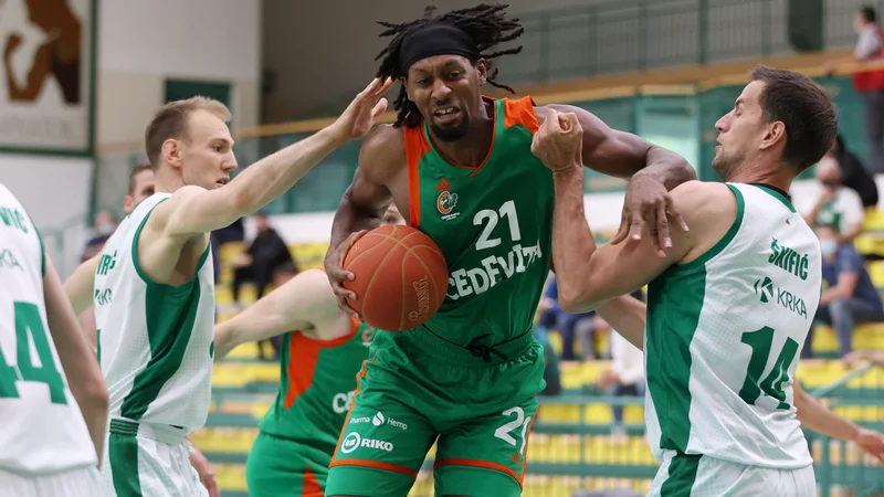 Fotografija: Tekma v Novem mestu je bila le na trenutke podobna pravemu finalu. FOTO: Cedevita Olimpija