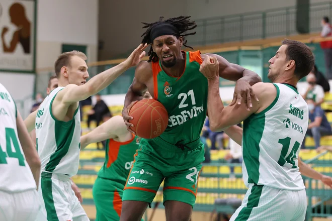Tekma v Novem mestu je bila le na trenutke podobna pravemu finalu. FOTO: Cedevita Olimpija