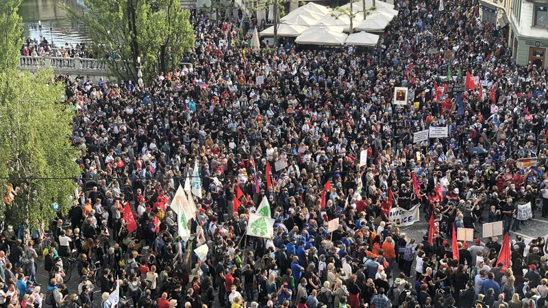 Fotografija: Ljudje želijo spremembe in predsedovanje svetu Evropske unije jih, medtem ko bodo tlakovali pot tja, ne bo motilo. FOTO: Voranc Vogel/Delo