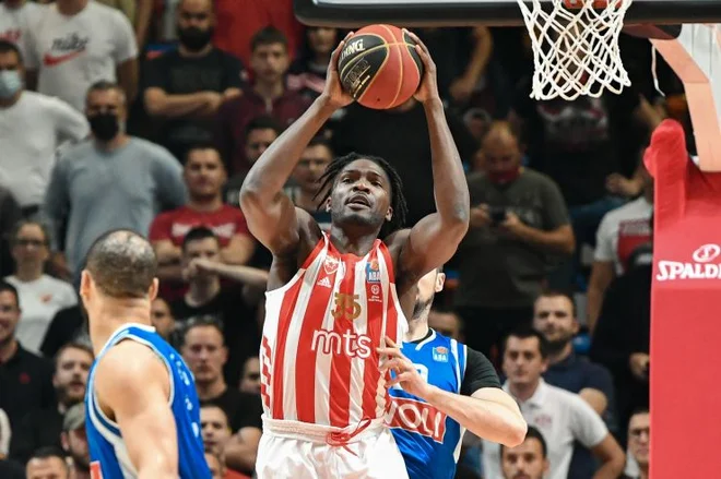 Landry Nnoko je prispeval levji delež k odločilni tretji zmagi Crvene zvezde nad Budućnostjo. FOTO: Dragana Stjepanović/ABA