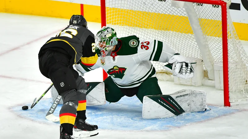 Fotografija: Mattias Janmark je tako dosegel prvi gol na tekmi, pozneje mu je dodal še dva. FOTO: Stephen R. Sylvanie/USA Today Sports