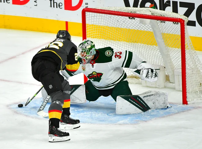 Mattias Janmark je tako dosegel prvi gol na tekmi, pozneje mu je dodal še dva. FOTO: Stephen R. Sylvanie/USA Today Sports