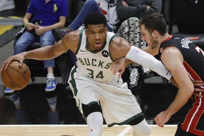 Giannis Antetokounmpo in Goran Dragić. FOTO: Sam Navarro/Usa Today Sports