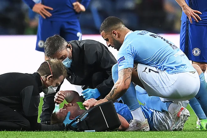 Kevin De Bruyne je v soboto prejel dva boleča udarca. FOTO: David Ramos/AFP