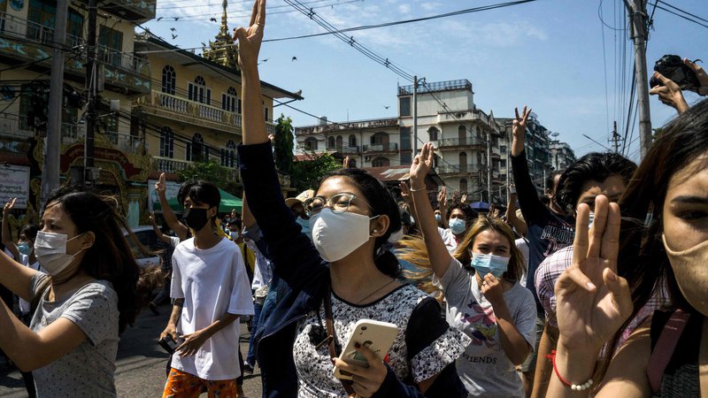 Fotografija: Protesti proti vojaški hunti se nadaljujejo, čeprav je med aktivisti in državljani že čutiti utrujenost in tesnobo. FOTO: Str/AFP