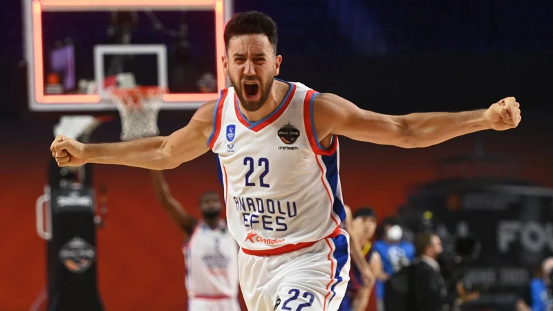 Fotografija: Vasilije Micić se je takole veselil finalne zmage nad Barcelono. FOTO Ina Fassbender/AFP