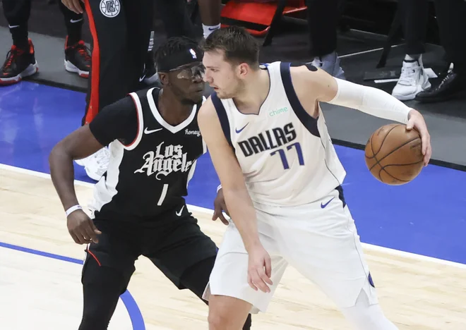 Dončić je imel težave z obrambo gostov. FOTO: Kevin Jairaj/USA Today Sports