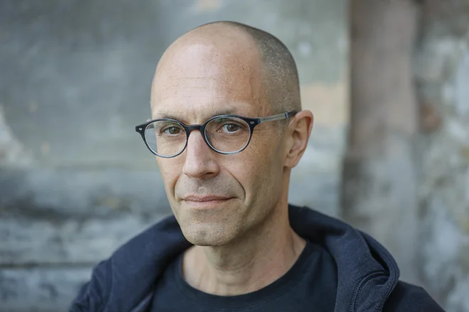 <em>Škrbine</em> (*cf.) so bile nominirane tudi za nagrado Evropske unije za književnost in so v finalu za kresnika. FOTO: Jože Suhadolnik
