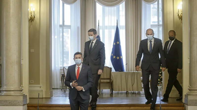 Fotografija: Slovenija ni v politični krizi, je pa v razmerah povečane politične negotovosti, ugotavlja predsednik republike Borut Pahor in poudarja, da o usodi vlade odločata vlada in parlament.  FOTO: Blaž Samec/Delo