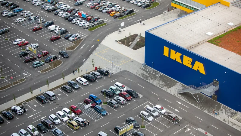Fotografija: Kljub zdravstvani krizi, je vrata v BTC vendarle odprla tudi Ikea. FOTO: Voranc Vogel/Delo