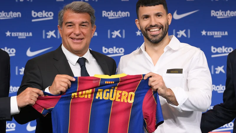 Fotografija: Sergio Agüero (desno) je bil prva okrepitev Barcelone, Eric Garcia druga. FOTO: Lluis Gene/AFP