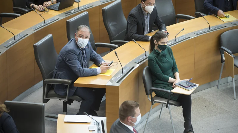 Fotografija: V zvezi s slabimi odnosi v poslanski skupini SDS, ki jo vodi Danijel Krivec, Jožef Jerovšek ocenjuje, da pripombe še ne pomenijo, da se razhajajo. FOTO: Jure Eržen/Delo