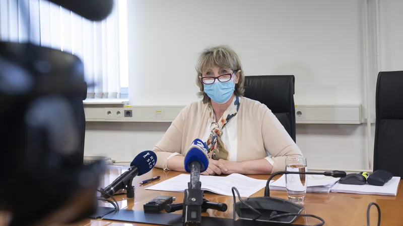 Fotografija: Predsednica Državnotožilskega sveta Tamara Gregorčič je po današnji seji v zvezi s problematiko postopka imenovanja dveh evropskih delegiranih tožilcev povedala, da s spornim sklepom vlade še niso uradno seznanjeni, a so se odločili, da bodo državnemu odvetništvu predlagali vložitev tožbe. FOTO: Voranc Vogel/Delo
