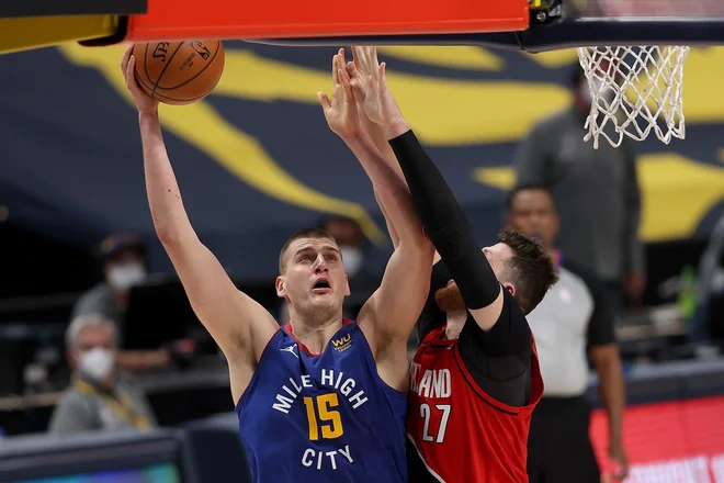 Srbski as Nikola Jokić je bil vnovič odlično razpoložen. FOTO: Matthew Stockman/AFP